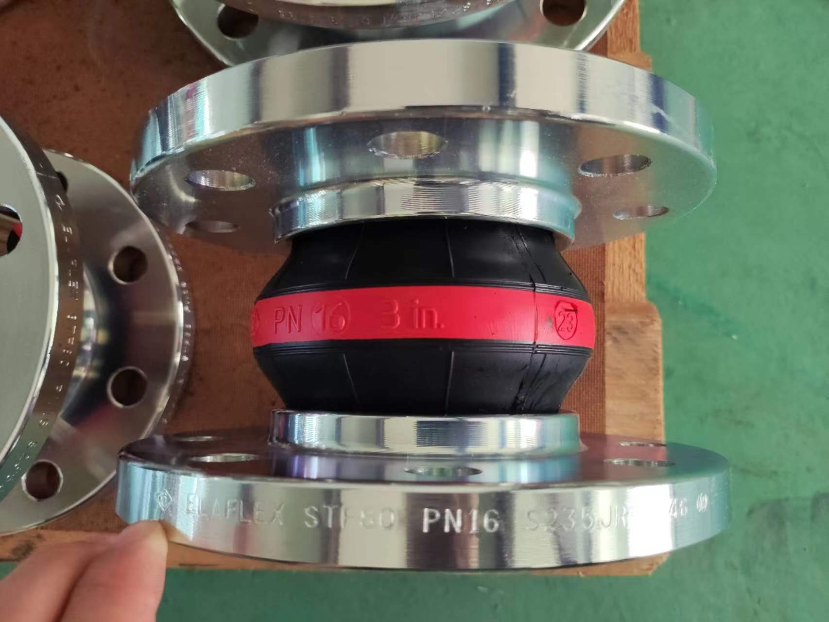 ElaflexERV-R系列膨胀节适用于油料类介质